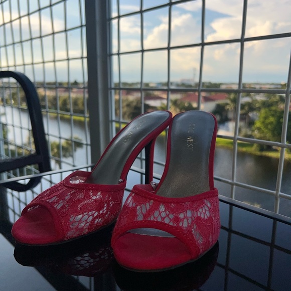 Nine West Read Comfy Shoes - Picture 2 of 6